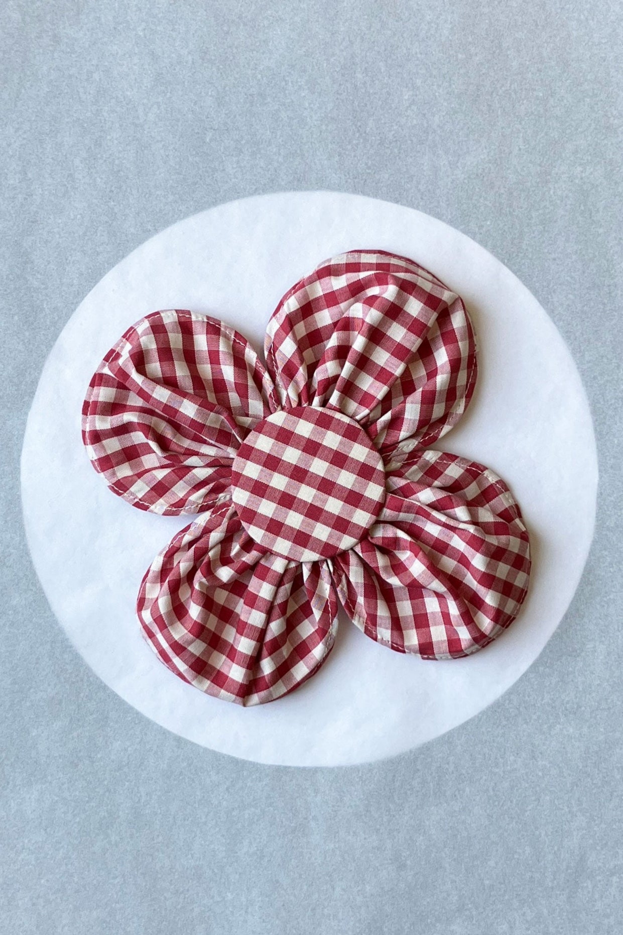 Bloom Brooch, gingham (ø: 18 cm)